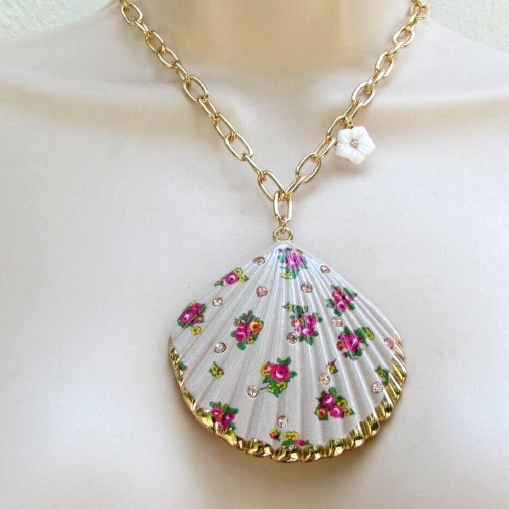 Betsey Johnson Necklace Large Sea Shell Flower Pendant Chain Clam Gold Tone
